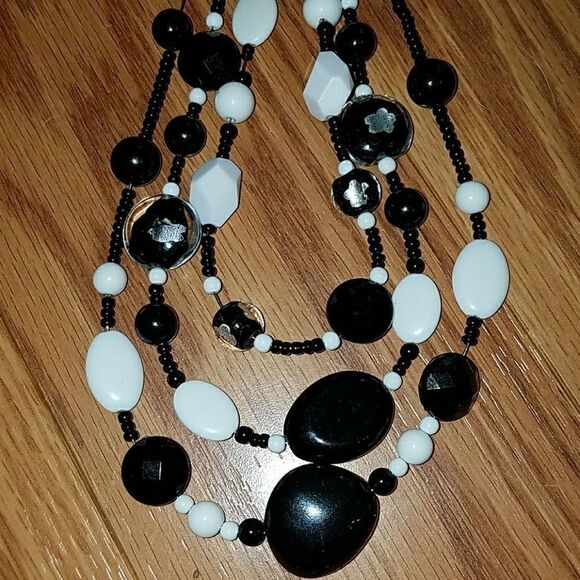 Necklace lot multi strand and single strand - Picture 7 of 7